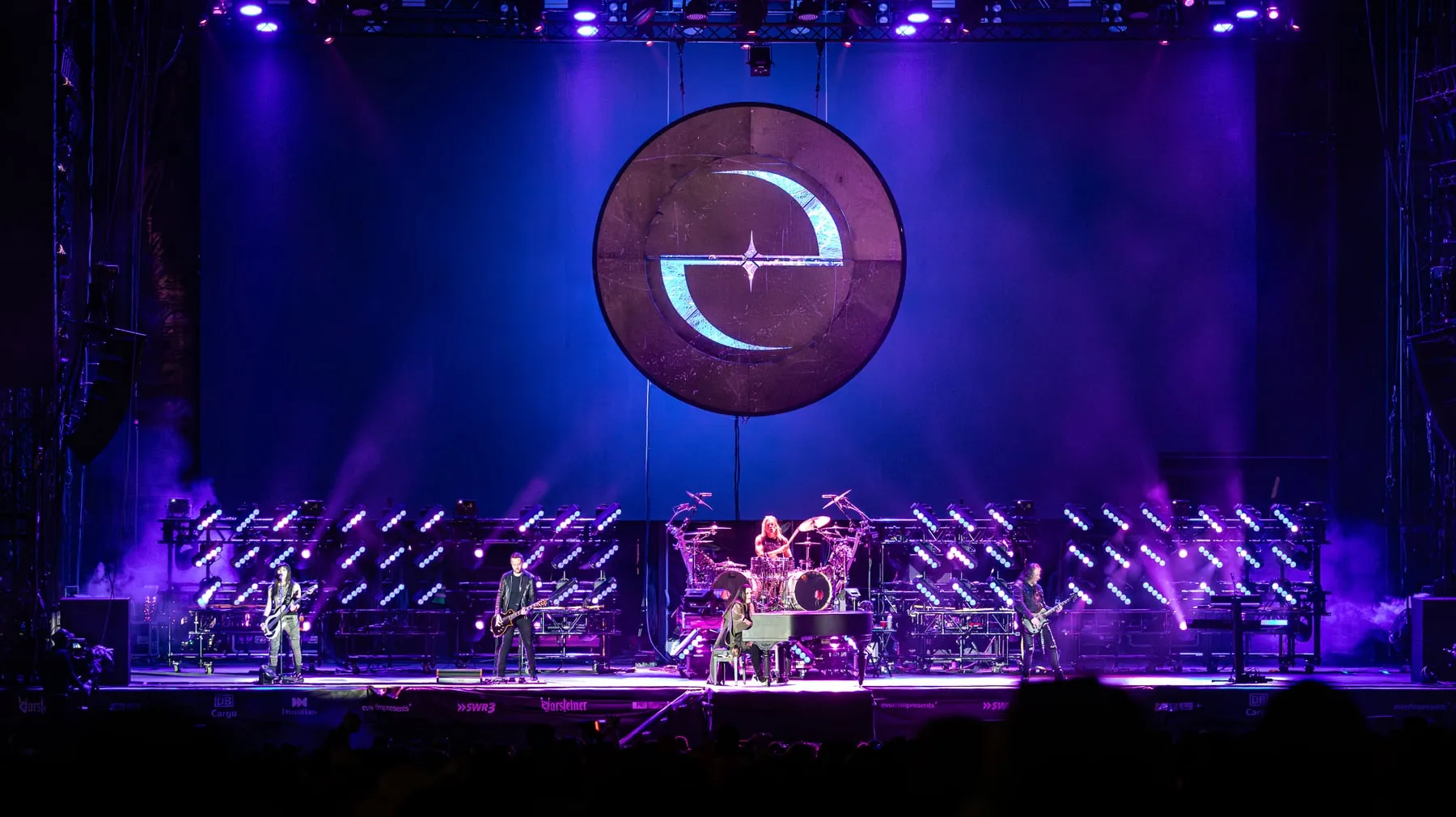 Evanescence band photograph