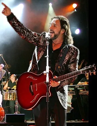 Marco Antonio Solís band photograph